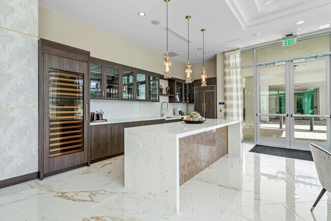 Building Photo - 495 E Royal Palm Rd
