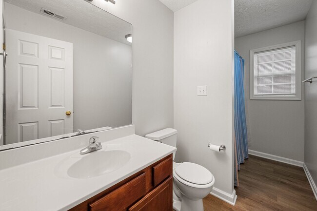 Building Photo - Beautifully Renovated Home in Worthington Place