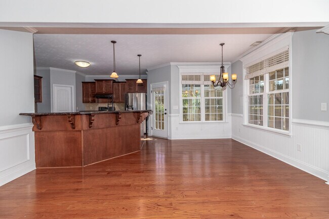 Building Photo - 4025-4025 Stowe Dr