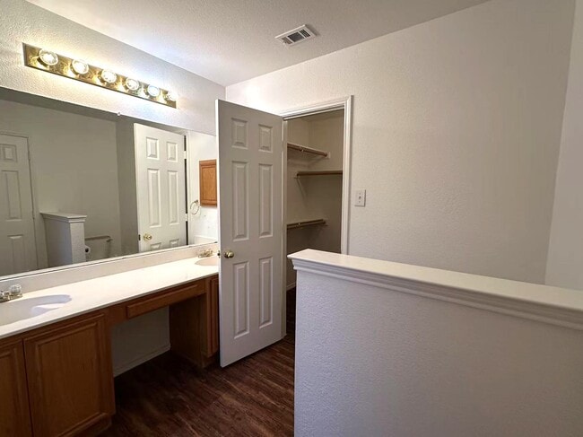 Building Photo - 5435 Dove Dr