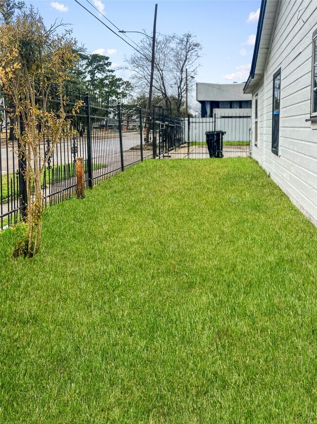 Building Photo - 4803 Robertson St