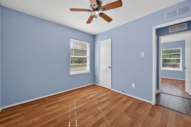 Building Photo - 5534 Thrush Dr