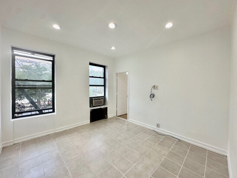 Primary Photo - 3405 Broadway