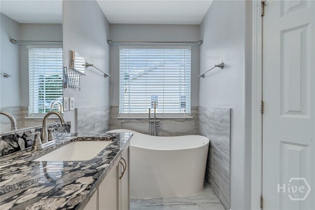 Building Photo - 130 Magnolia Dr