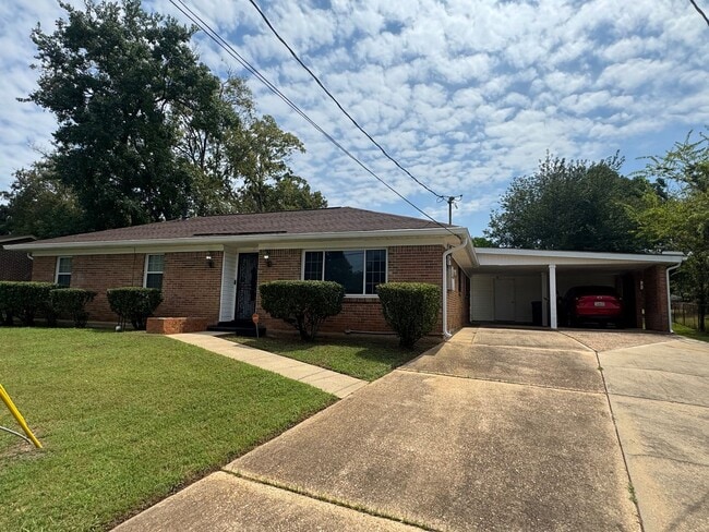 Building Photo - Fantastic Brick House