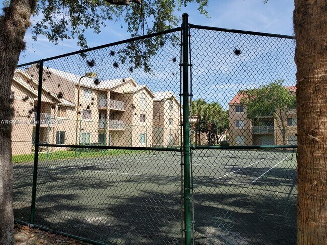 Building Photo - 10420 SW 158th Ct