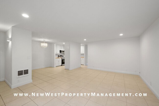 Building Photo - Expansive La Jolla Village 2 Bedroom at De...