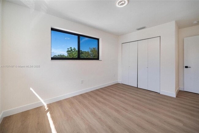 Building Photo - 7994 Crespi Blvd