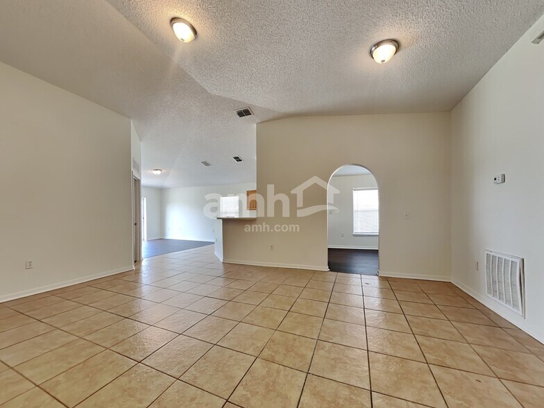 Building Photo - 8058 Misty Meadow Ct N