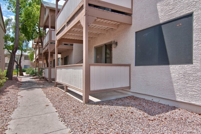 Building Photo - 616 S Hardy Dr