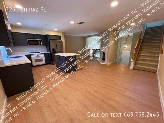 Building Photo - 3260 Shiraz Pl