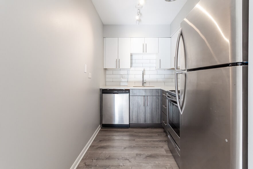 Building Photo - 745 W Gordon Ter