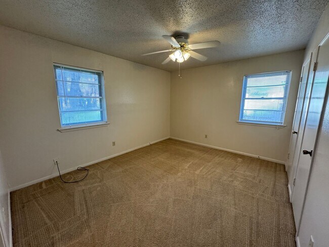 Building Photo - 3-Bedroom House for Rent in Copperas Cove