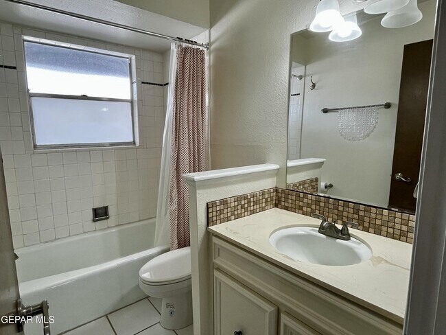 Building Photo - 6700 Escondido Dr