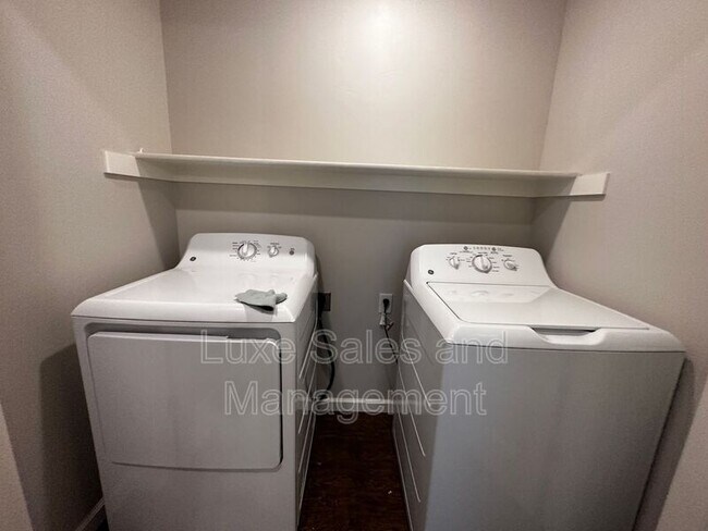 Building Photo - 11416 N Lincoln Blvd