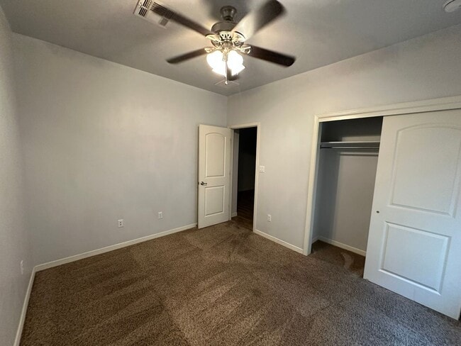 Building Photo - 4 Bed 3 Bath Home