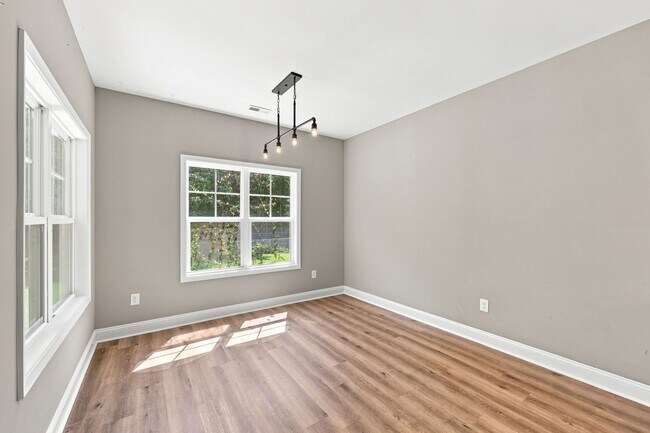 Building Photo - 233 Forester Dr