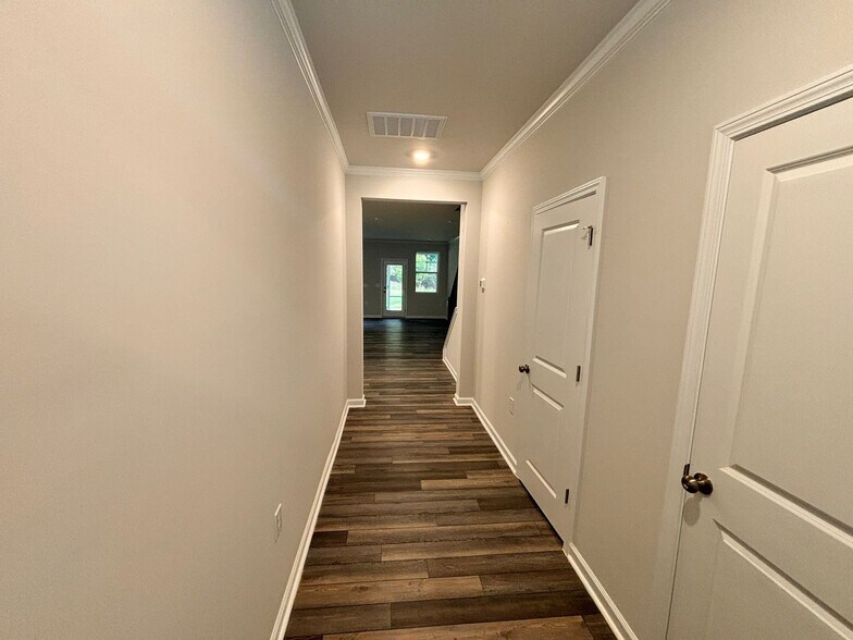 Building Photo - 1502 Foal Run Trl