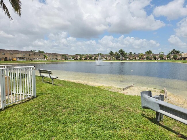 Building Photo - 928 SW 153rd Ct
