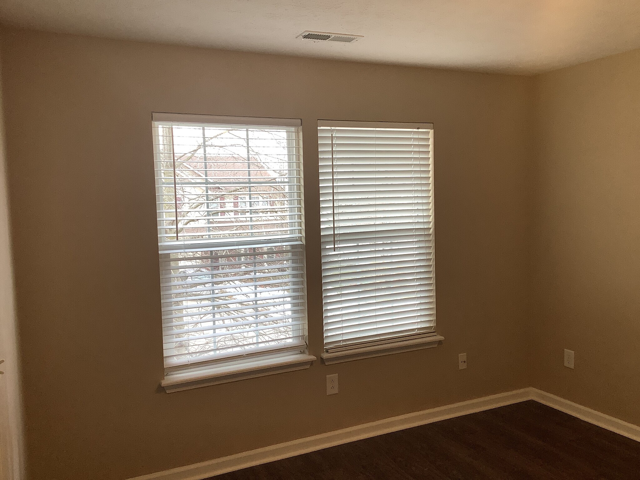 Building Photo - 5808 W Port Dr