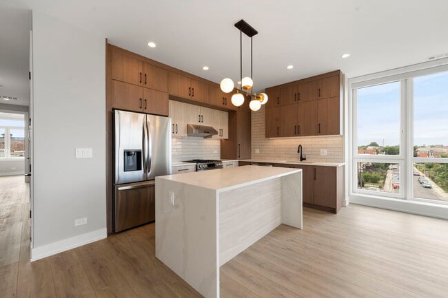 Building Photo - 2355 W Flournoy St