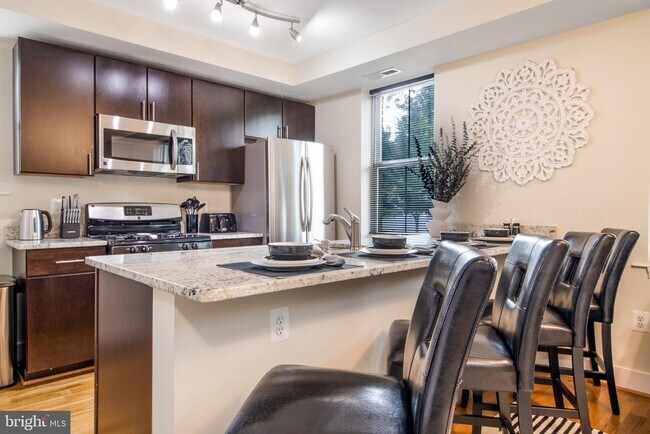 Building Photo - 417 18th St NE