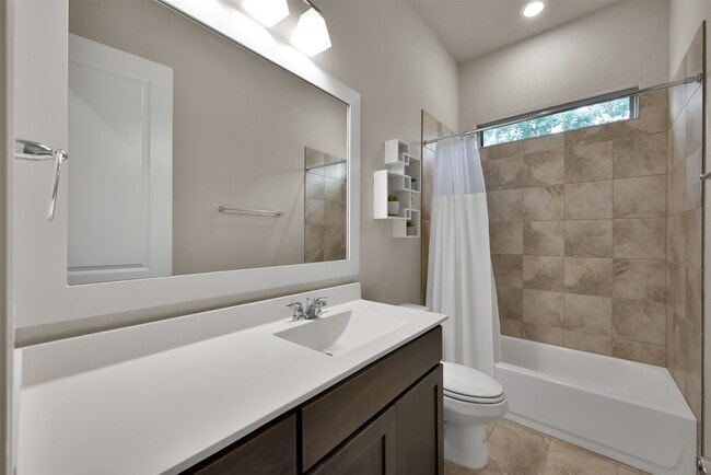 Building Photo - 4205 Grand Oaks Wind