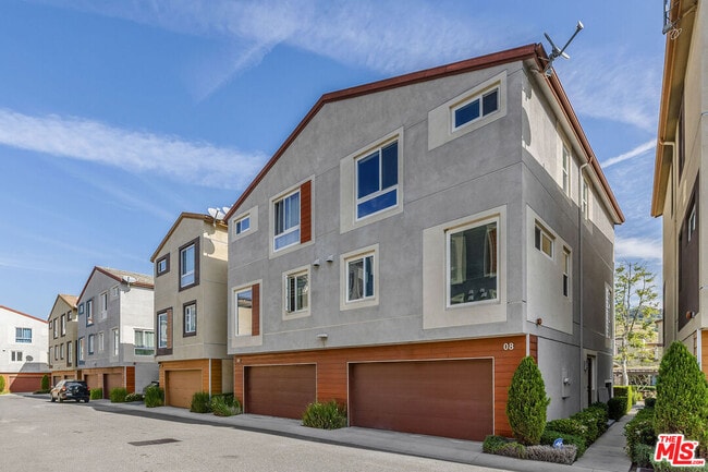 Building Photo - 2581 Arvia St