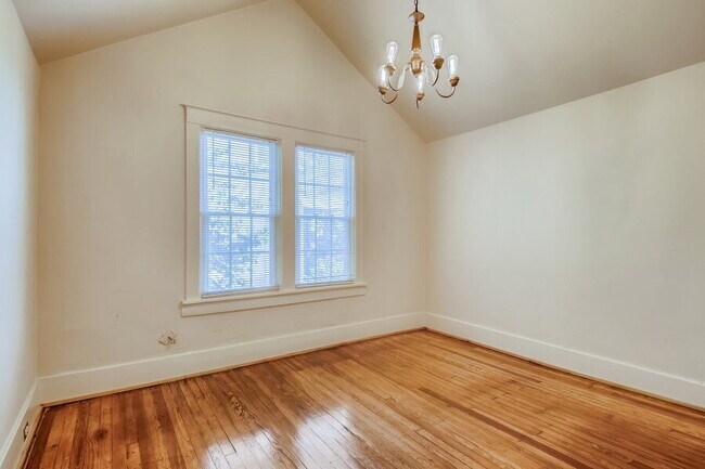 Building Photo - Charming Brick Cottage near Vanderbilt