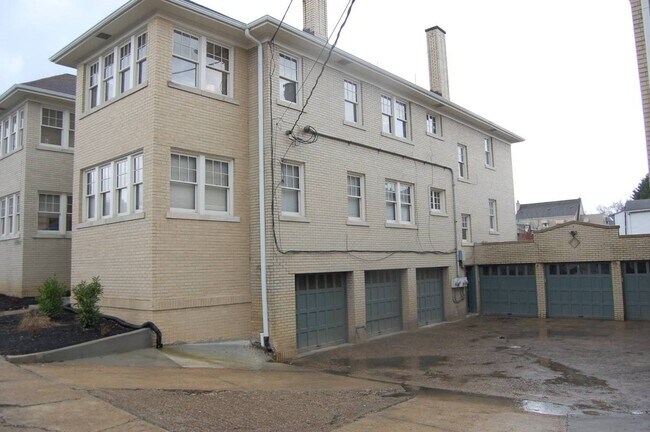 Building Photo - 311 Park Dr