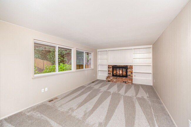Building Photo - 4Bd/2.5Ba Bellevue House