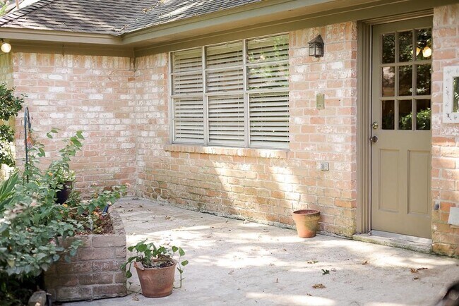 Building Photo - 11710 Glenway Dr