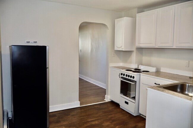 Building Photo - 39 Mead St