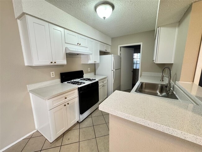 Building Photo - 12406 Deer Falls Dr