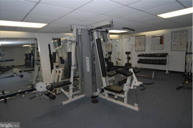 Building Photo - 4501 Arlington Blvd