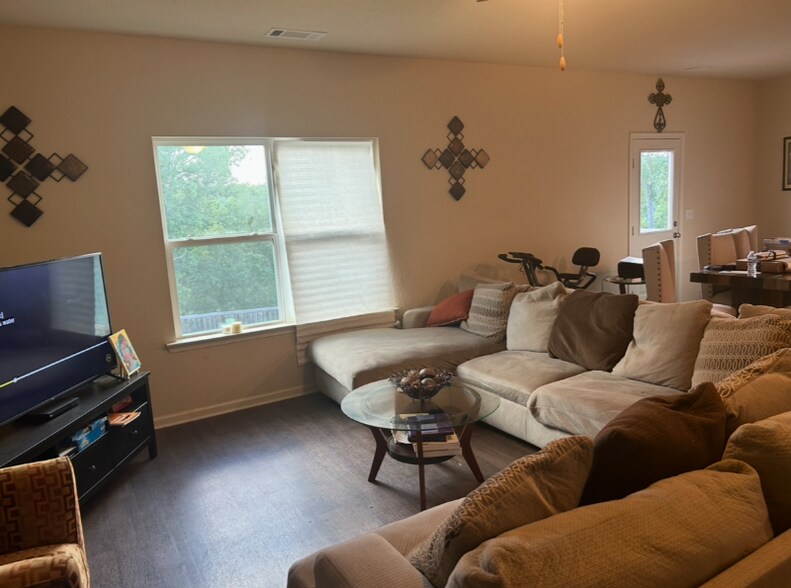 Building Photo - 3831 Saddle Hill Way