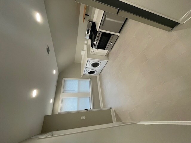Building Photo - 204 Lathrop Ave