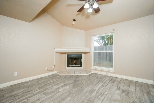 Building Photo - Bright 2-Bedroom Home in Boerne, TX