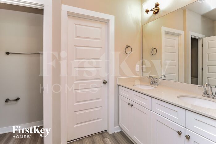 Building Photo - 310 Ridgeview Cir