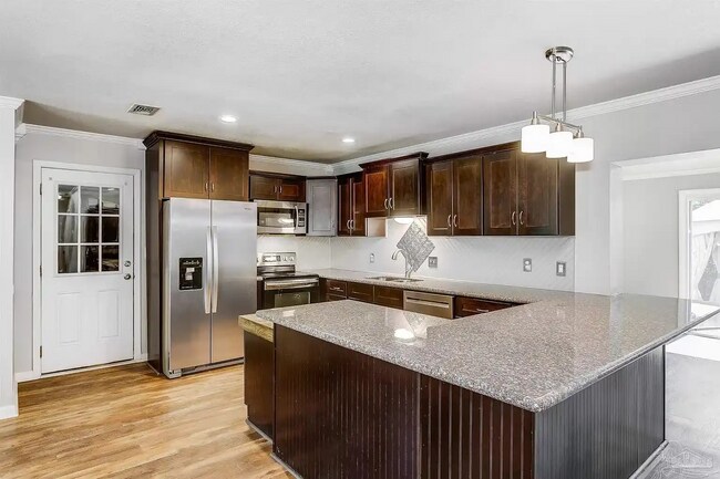 Building Photo - 394 Rosewood Dr