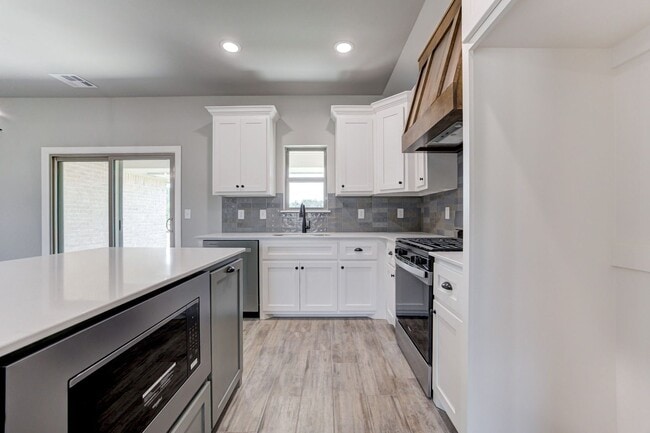 Building Photo - Brand New Home In Noble!