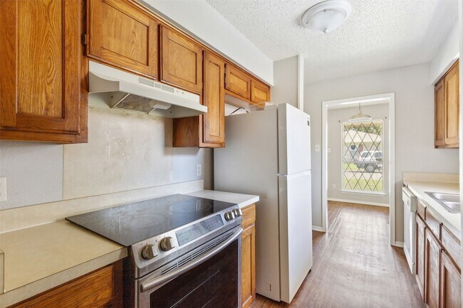 Building Photo - 2410 Lido Ln