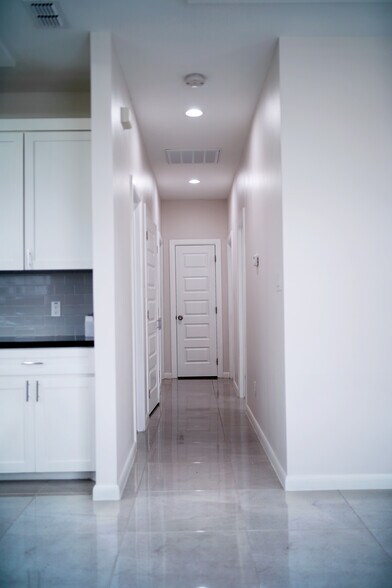 Building Photo - 2605 E Hackberry Ave