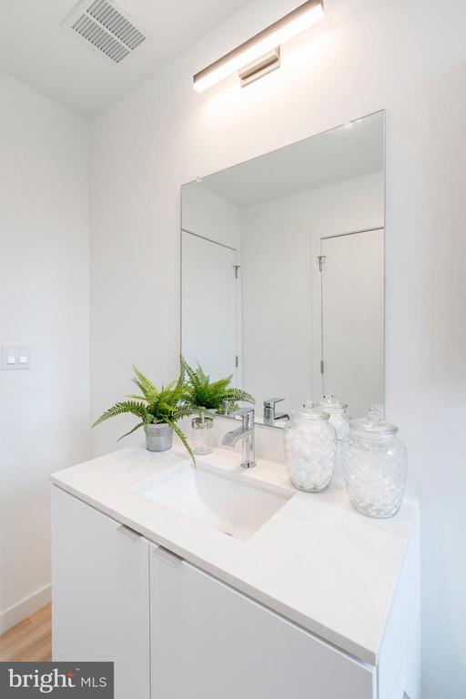 Building Photo - 1131-39 N Front St