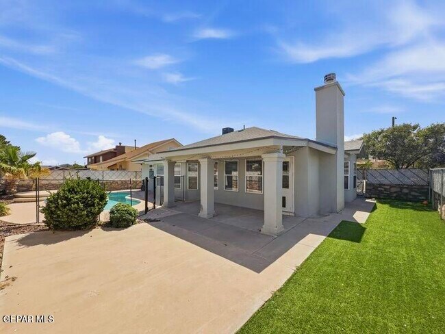 Building Photo - 10888 Loma Franklin Dr