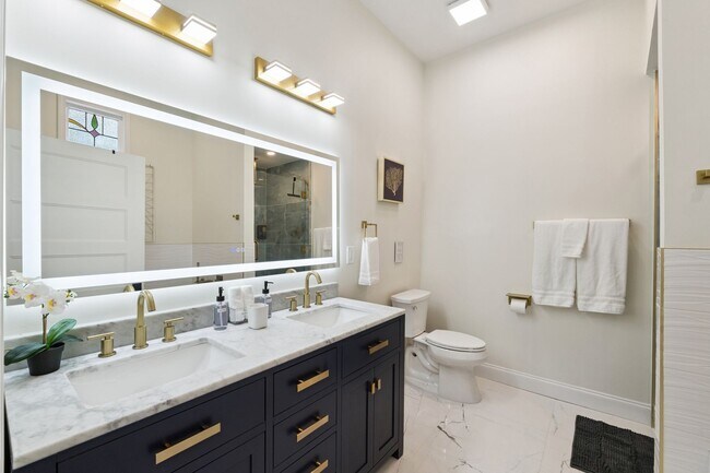 Building Photo - Fully Furnished: Beautiful 4-Bedroom Home ...