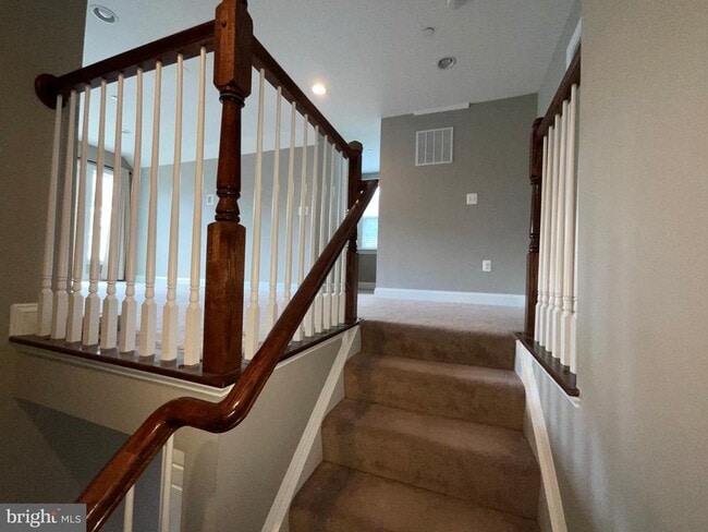 Building Photo - 3911 Chain Bridge Rd