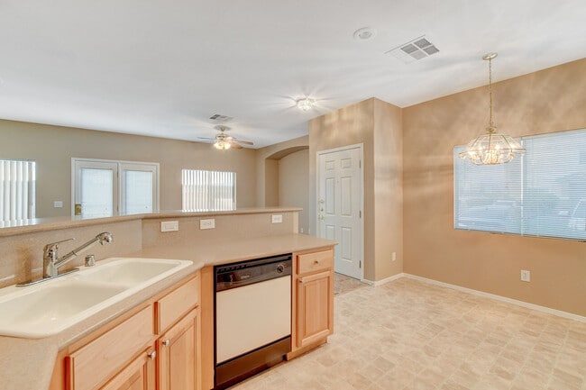 Building Photo - 6733 Lookout Lodge Ln