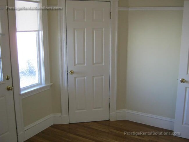 Building Photo - 21 Roseclair St