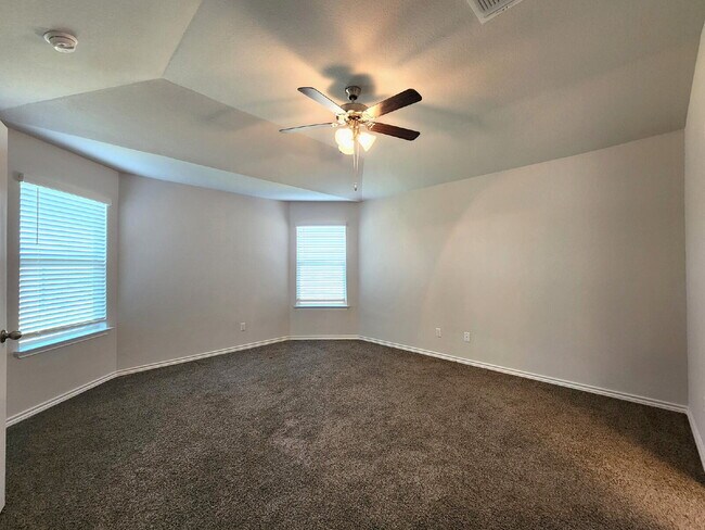 Building Photo - "Bright and Beautiful 3-Bedroom 2-Bath Hom...